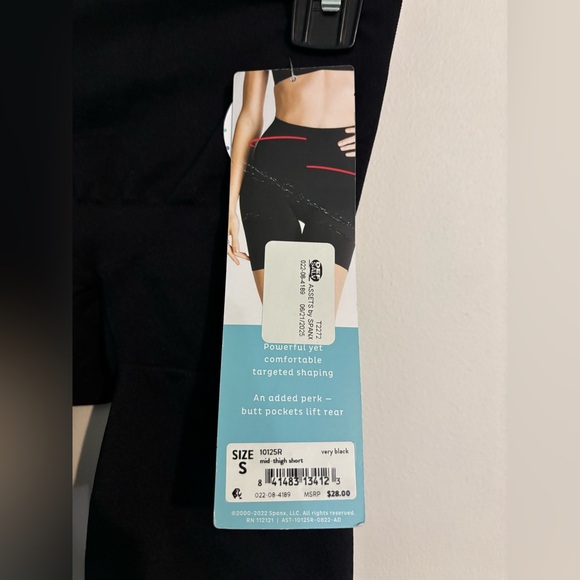 NWT Assets by Spanx Mid Thigh Short‎ Very Black Shapewear Breathable Sz Small - Picture 3 of 8